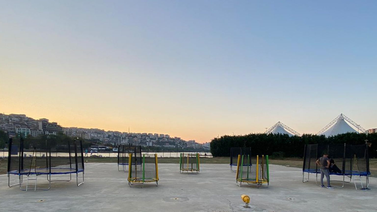 Trambolin kiralama gerçek kurulum fotoğrafı